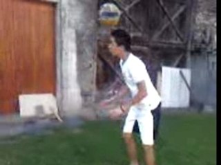 max foot jongle