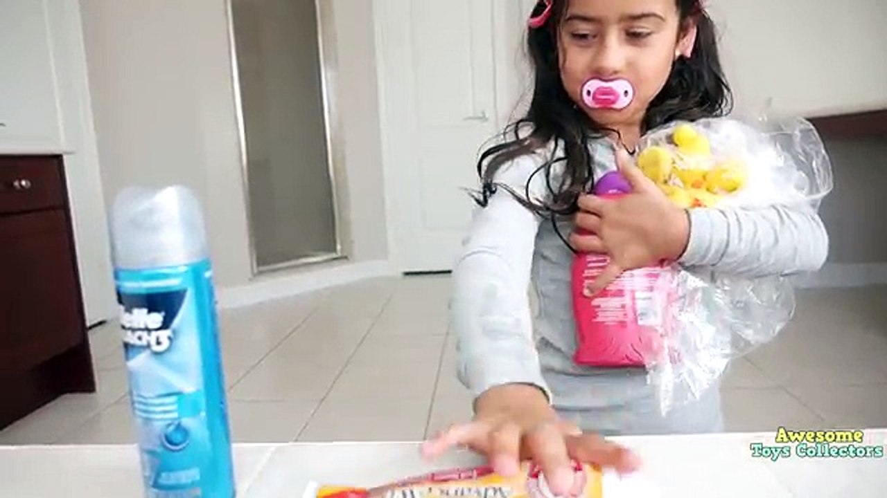 BAD BABY Freaks Out GIANT Mess GIANT Shark ATTACK IN THE BATHTUB Messy Baby Awesome Toys Collectors