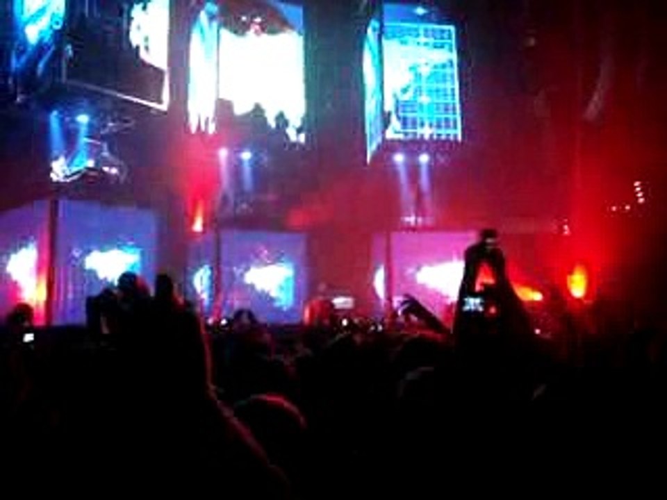 Muse - United States of Eurasia - Zürich Hallenstadion - 11/19/2009