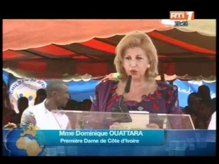 Remise du bibliobus à la commune de Grand-Bassam par Mme Ouattara