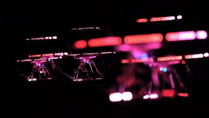 Gecenin Karanlığını Aydınlatan Drone'lardan Büyüleyici Bale Gösterisi