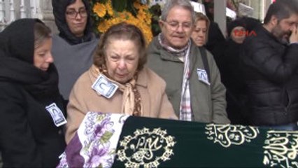 Ajda Pekkan, Yakın Dostu Ayşe Ersayın'ı Gözyaşları Içinde Son Yolculuğuna Uğurladı