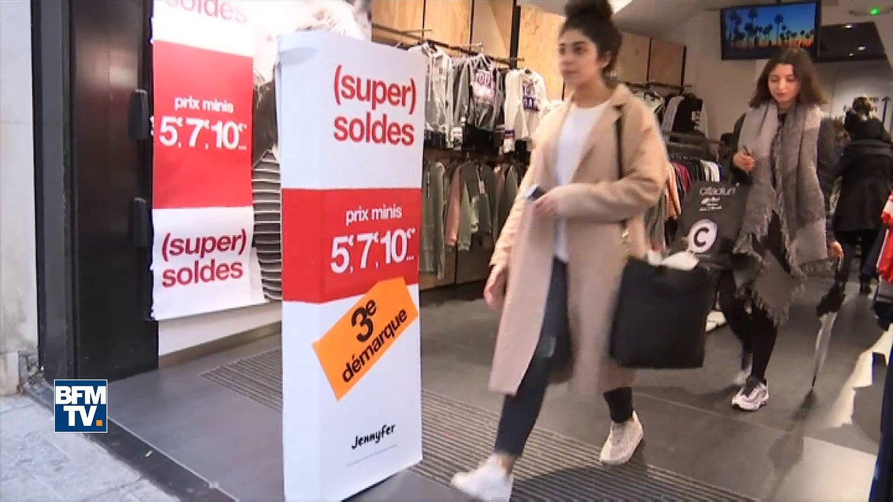 Shopping: de plus en plus de Françaises repèrent en magasins… mais achètent sur Internet