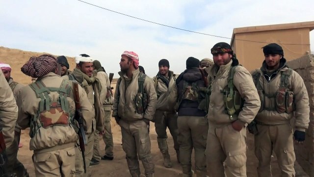 معارك عنيفة بين الجهاديين وفصائل مناهضة لهم شمال الرقة