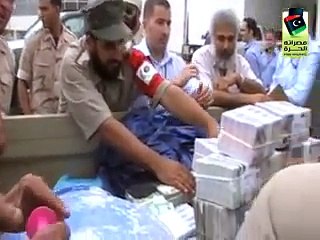 العثور على مبالغ مالية ضخمة مدفونة في منطقة سكنية