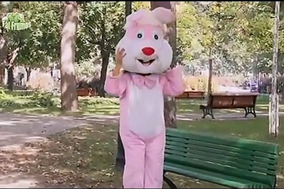 Versteckte Kamera - Maskottchen muss pinkeln