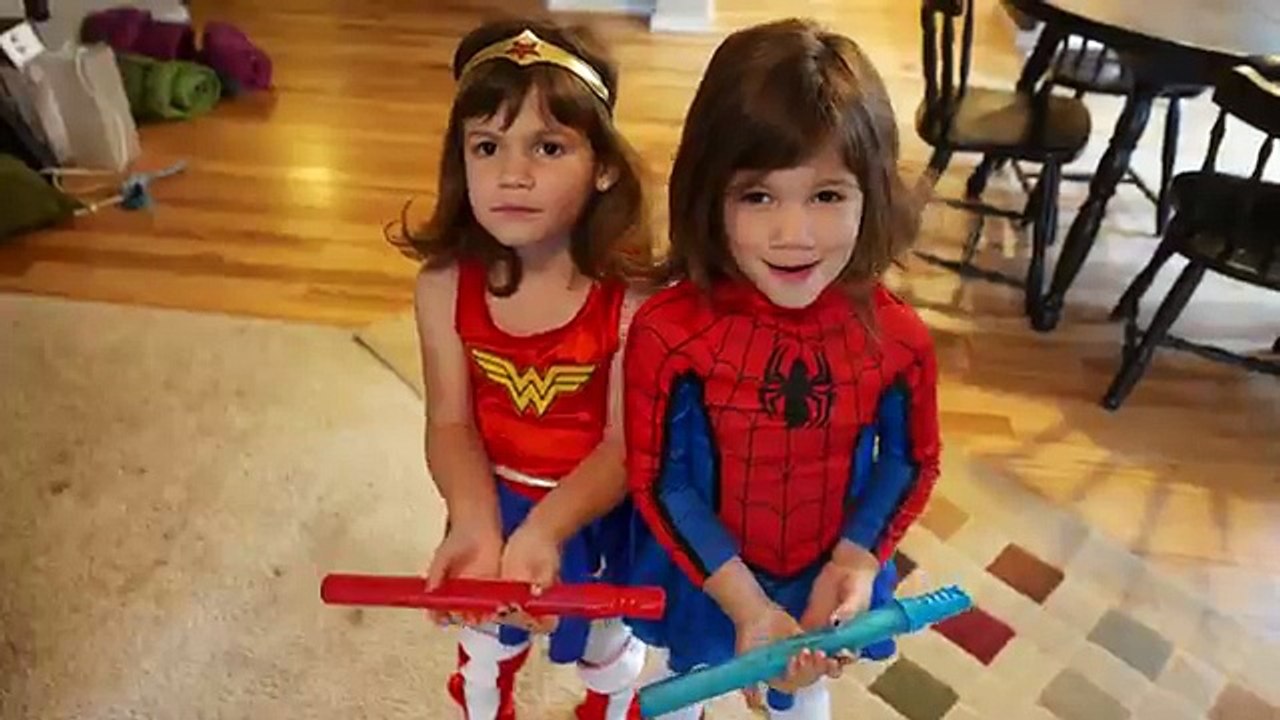 Red Hulk vs Green Hulk vs Spidergirl vs Little Wonder Woman - Real Life Comic Book Superhero Movie!