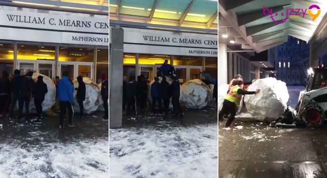 Quand des étudiants placent des énormes boules de neige devant les portes d'une bibliothèque universitaire.