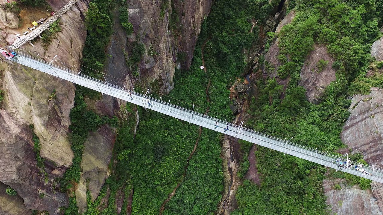 El Puente de cristal más largo del mundo