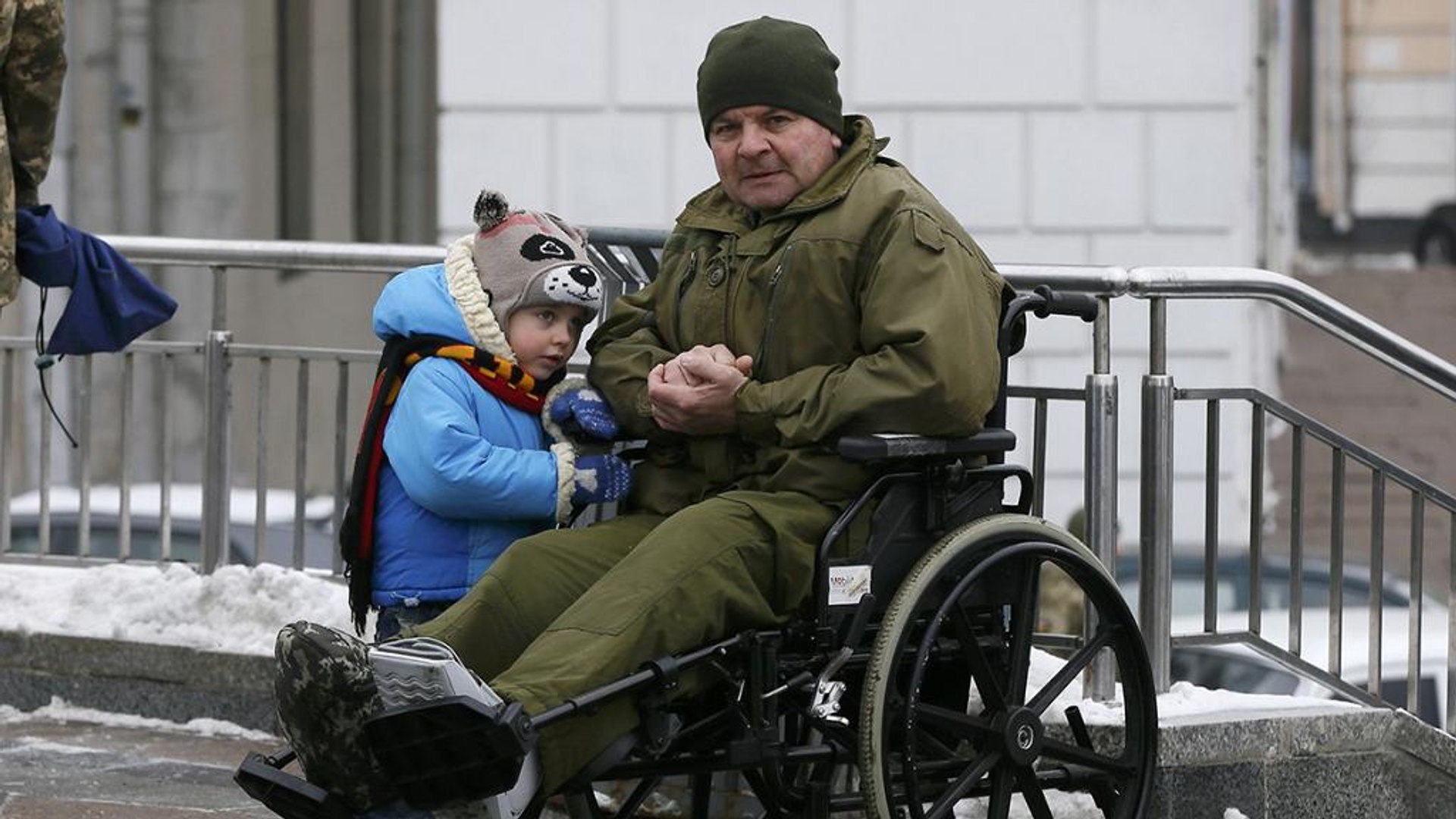 ⁣Війна на сході України: Авдіївка в центрі боїв та міжнародної дипломатії