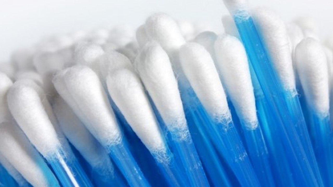 Bientôt la fin des cotons-tiges en plastique ?