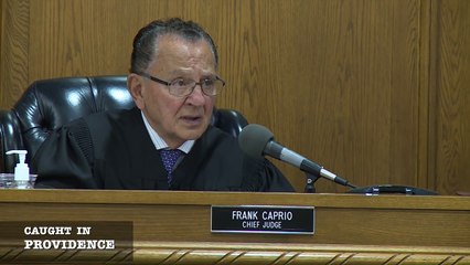 casque de hockey sur glace tribunal