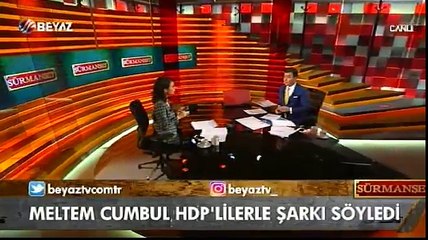Hayır oyu vereceğini açıklayan Meltem Cumbul HDP'lilerle kolkola 2