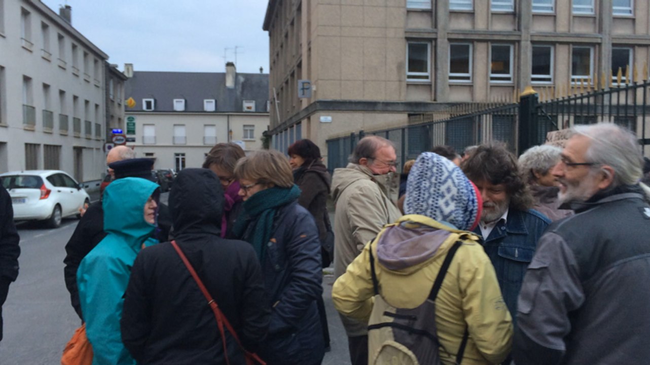 Rassemblement à l'appel des Délinquants solidaires à Saint-Lô