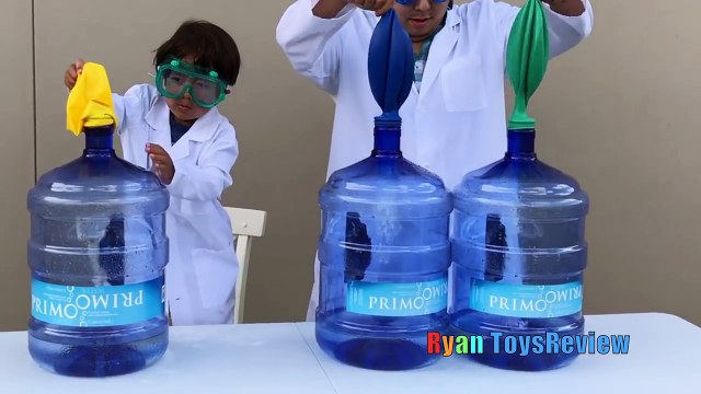 BLOWING UP GIANT BALLOON Baking Soda and Vinegar Experiment Easy Science Experiments for Kids