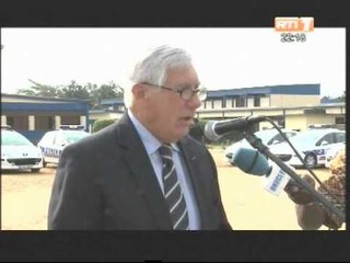 L'ambassadeur de la France remet des véhicules et matériels au ministre de l'Intérieur