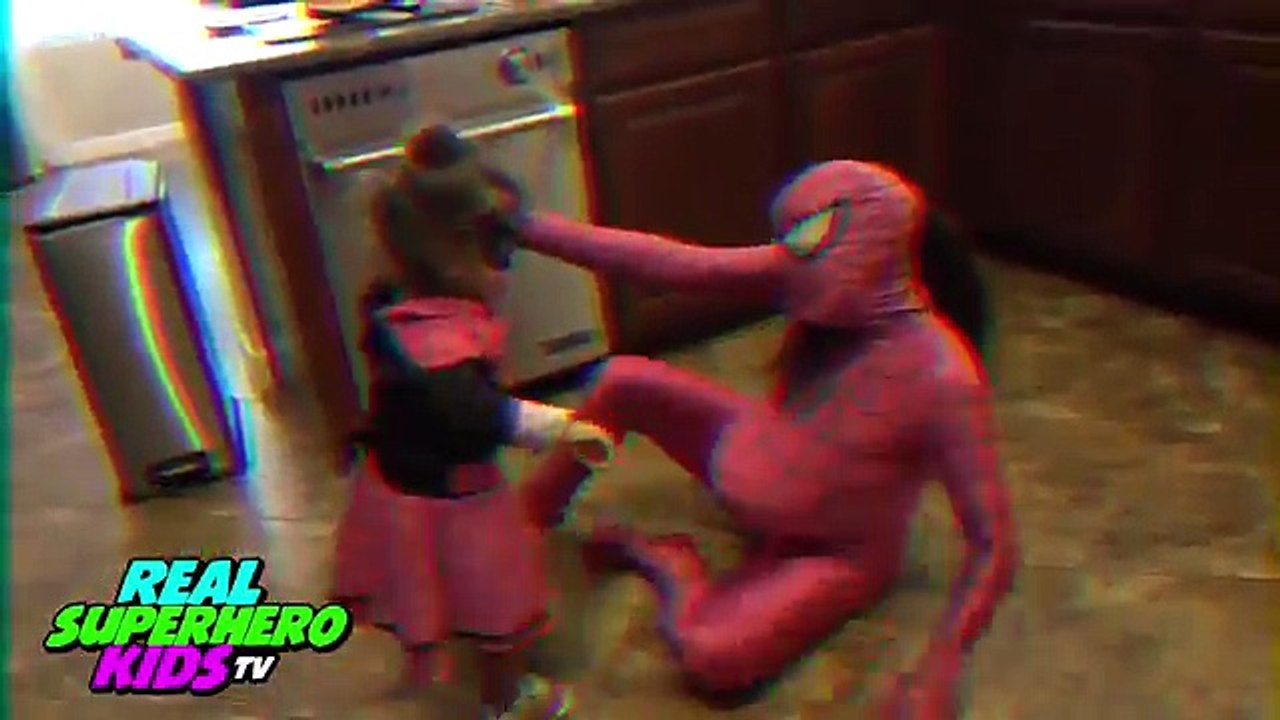 PREGNANT PINK SPIDERGIRL VS SPIDERMAN DELIVERS SPIDERBABY QUINTUPLETS w/ BABY SPIDEY Funny Superhero