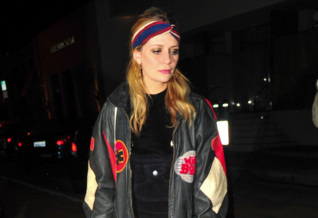 Mischa Barton Caught Smoking, Drinking Outside Pub
