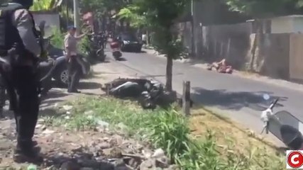 Detik-Deitik Sebelum Manusia Kebal Tumbang Oleh Ratusan Peluru Polisi