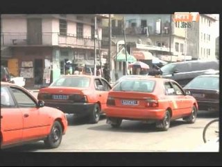 Treichville : Un trou béan empêche la circulation à la rue 16 avenue 24.
