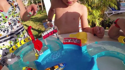 MICRO BOATS SHARK ATTACK - JOUET CHALLENGE dans la PISCINE !-dDLubTEGA2c