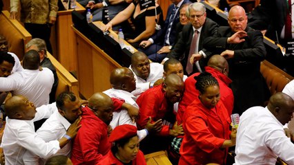 África do Sul: Discurso de Zuma gera cenas de pancada no parlamento