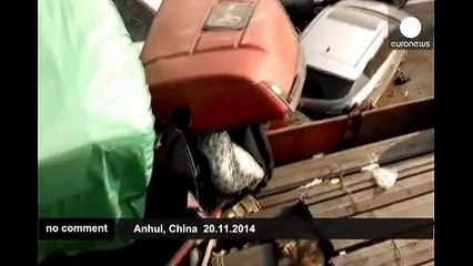China - 2 deaths and 20 people injured in a massive car accident - no