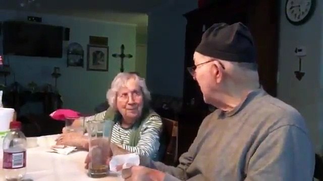 Le plus beau geste d'amour d'un grand-père à sa femme : une petite chanson magnifique