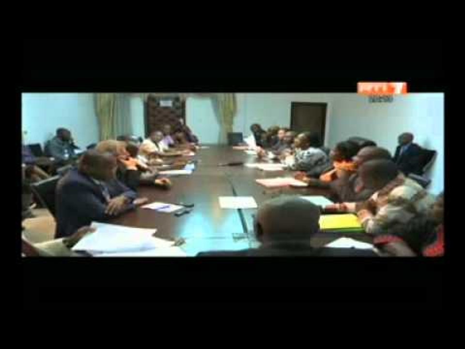 Salubrité: La Ministre Anne Ouloto a échangé avec les responsables de la décharges d'akuedo