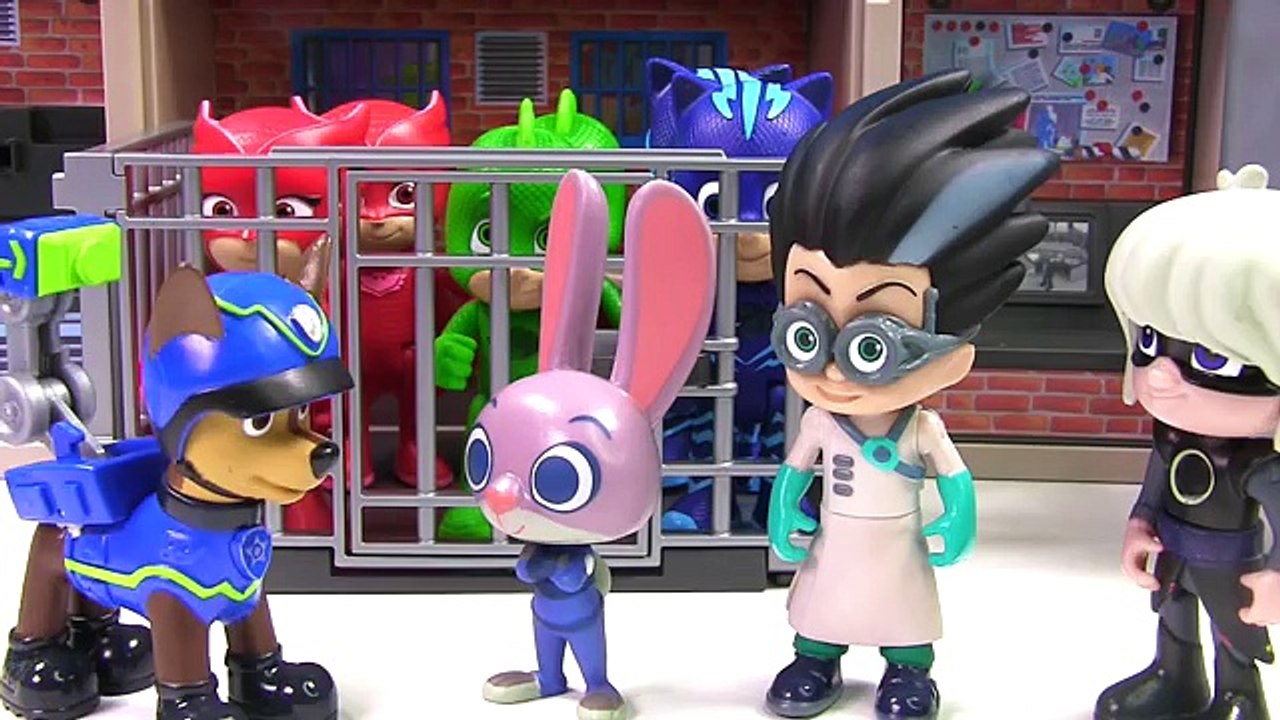 PJ Masks Catboy Owlette Gekko Go to Jail - Can Paw Patrol Help | Fizzy Toy Show