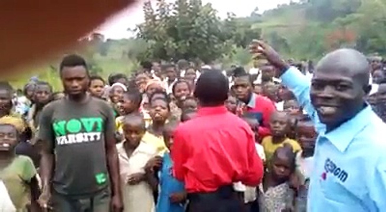 پاکستان میں حکمرانوں کو بینقاب کرنے والا نعرہ اب دنیا کا مقبول ترین نعرہ بن گیا ہے جو اب افریقہ کے جزیروں میں بھی خوب گو