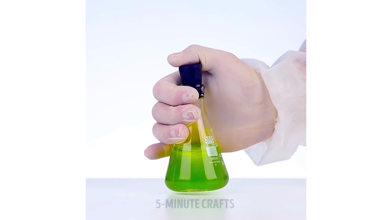 5 MINUTES CRAFTS | How to make a chemical traffic light EASILY