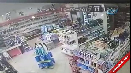 Deprem anı güvenlik kamerasında