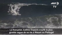 Surf: la Française Justine Dupont sur une vague géante de Nazaré