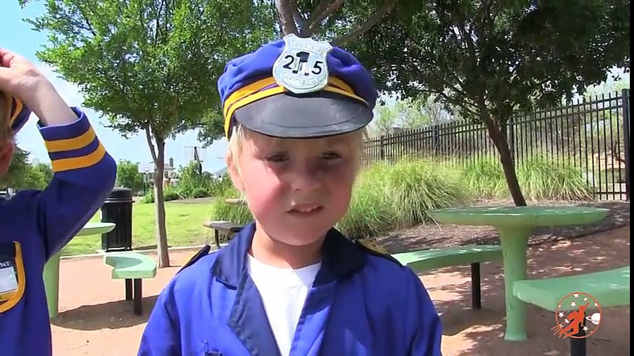 Little heroes 7 - embryonic police and the police car - with Spiderman, touch and Darth Vader