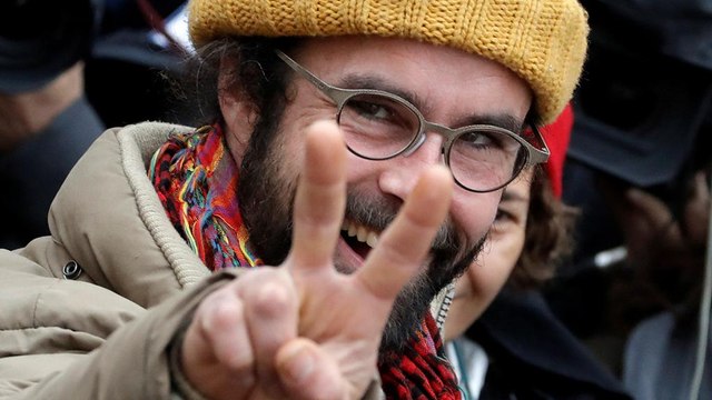 Migranti: condanna simbolica per il contadino che li aiuta ad attraversare la frontiera