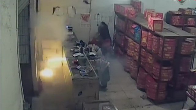 Ivre, il met le feu à une boutique de feux d'artifice