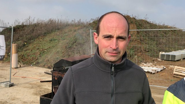 Près de Caen, on cuit le gigot dans du bitume à 300 degrés !