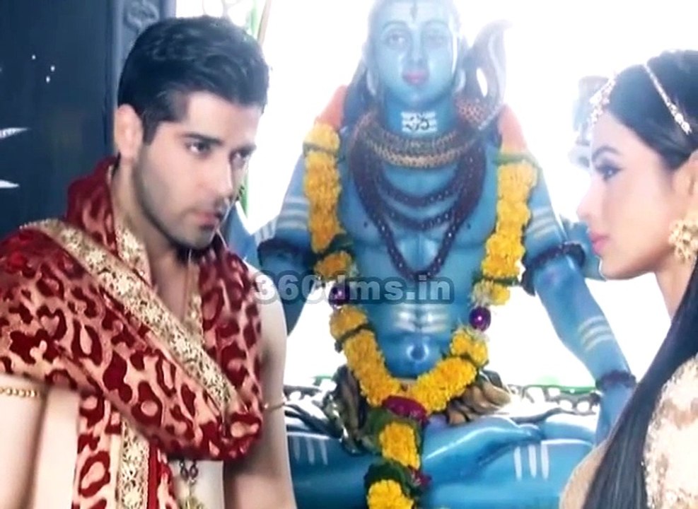 Naagin 2- Shivangi Killed Yamini, Throws Yamini Off A Hill-   नागिन 2