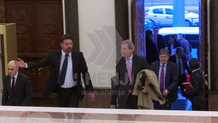 Analistët në “ARENA”: Nuk na duhen zgjedhje të reja