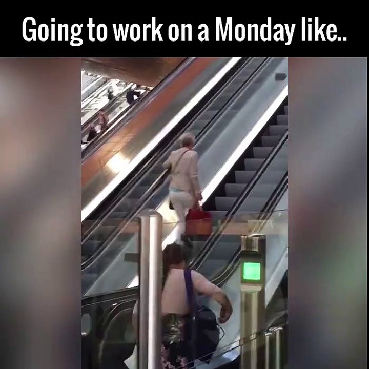 Monday Ko Job Pa Jatay Hway Hall