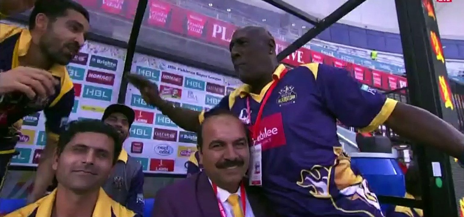 viv richards expressions and jumpings throughout the match