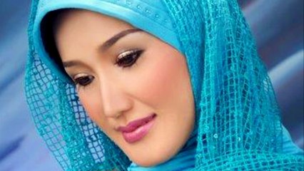 Evie Tamala Senyum Terindah