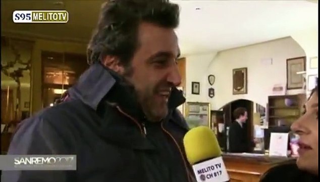 Flavio Insinna intervistato a Melito TV per Sanremo (7-2-17)