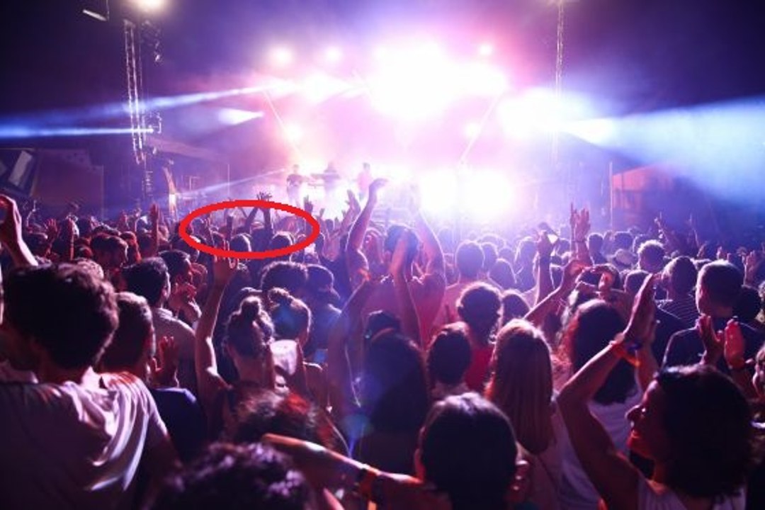 Le rappeur Drake demande à des filles d’enlever leur voile