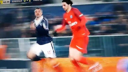 L'incroyable action collective avec une finition INCROYABLE de Cavani !