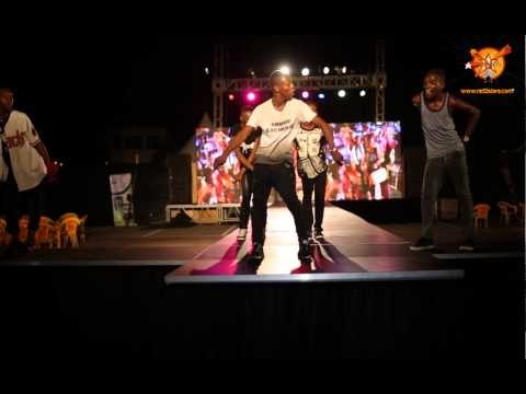 Un groupe exécute une Choré sur LOVE YA à URBAN FASHION