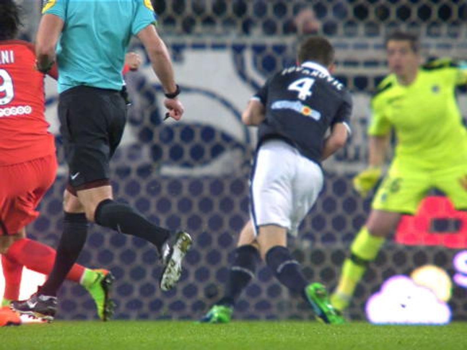 Cavani volleys home stunner