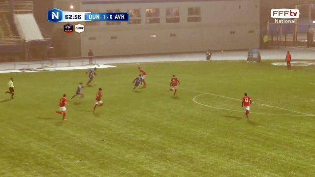 Le ballon qui frôle le poteau !