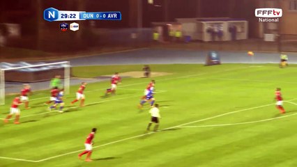 Corner repoussé par la défense